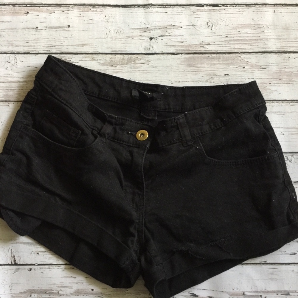 🎈H&M Black Cuffed Jean Shorts Size 2 Pre-loved🖤